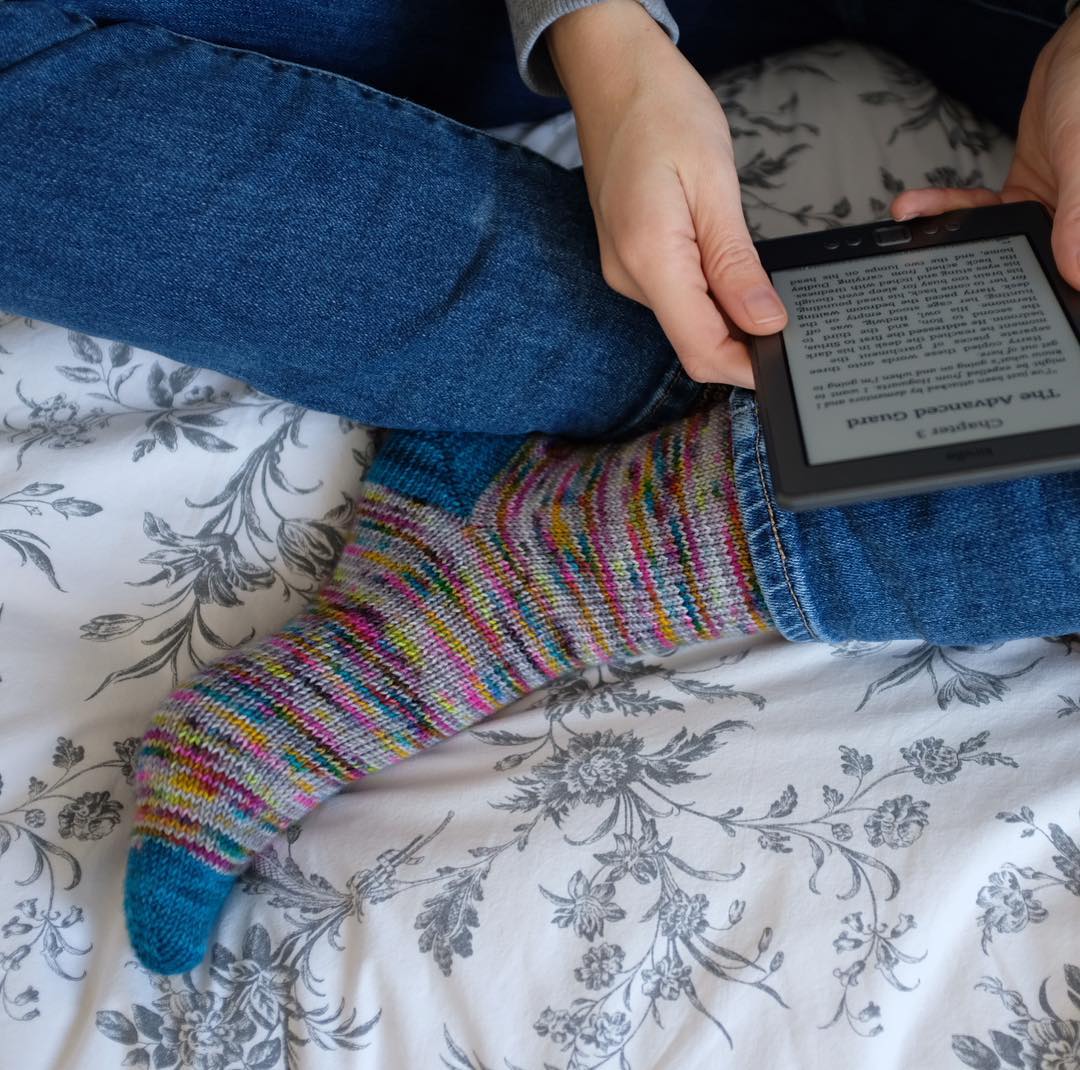 Un dimanche cocooning, rien de prévu, alors j’enfile mes chaussettes dernière…